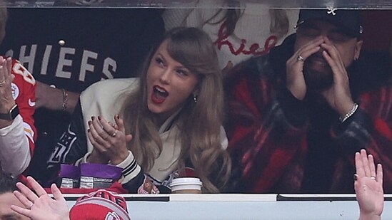 Taylor Swift cheers during the first quarter between the Cincinnati Bengals and the Kansas City Chiefs at GEHA Field at Arrowhead Stadium on December 31, 2023 in Kansas City, Missouri (Photo by JAMIE SQUIRE / GETTY IMAGES NORTH AMERICA / Getty Images via AFP) (Getty Images via AFP)
