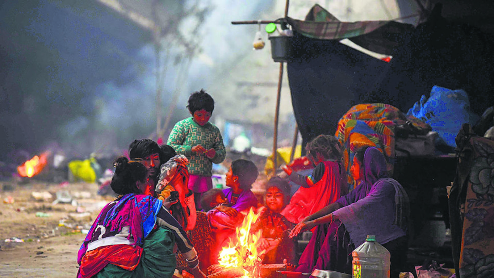 Delhi chilled to the bone as max mercury drops to 15.6°C - Vimarsana News