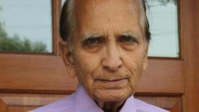 After retiring as a chief engineer of Doordarshan and AIR in 1988, Thote was associated with the Savitribai Phule Pune University for 22 years as head of the department for communication studies, and director of the Educational Multimedia Research Centre (EMMRC). (HT PHOTO) After retiring as a chief engineer of Doordarshan and AIR in 1988, Thote was associated with the Savitribai Phule Pune University for 22 years as head of the department for communication studies, and director of the Educational Multimedia Research Centre (EMMRC). (HT PHOTO)