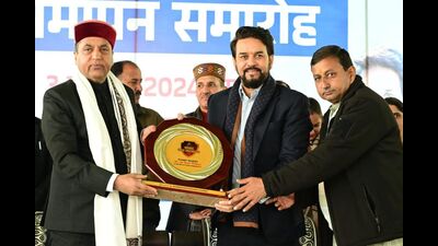 Former chief minister Jai Ram Thakur felicitates Union minister Anurag Thakur in Hamirpur on Wednesday. (HT photo)