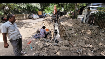 Meanwhile, the Road Department carried out an internal inquiry and discovered that a private contractor excavated the road without obtaining prior permission from the Road Department. (HT PHOTO) Meanwhile, the Road Department carried out an internal inquiry and discovered that a private contractor excavated the road without obtaining prior permission from the Road Department. (HT PHOTO)