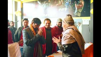 Minister Kaushal Kishore inaugurates first ‘New My Gym’ in Dubagga on Wednesday. (HT) Minister Kaushal Kishore inaugurates first ‘New My Gym’ in Dubagga on Wednesday. (HT)