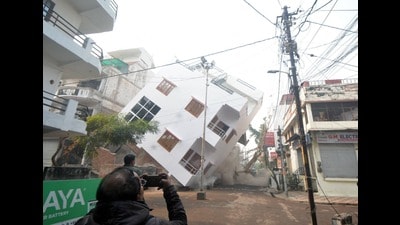 One of the two buildings that collapsed in Arya Nagar, in Lucknow, on Wednesday (HT Photo) One of the two buildings that collapsed in Arya Nagar, in Lucknow, on Wednesday (HT Photo)