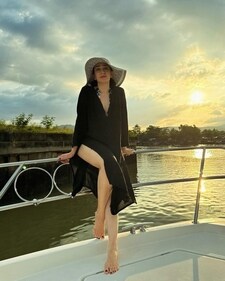 Karisma Kapoor in a black cover up dress Karisma Kapoor in a black cover up dress
