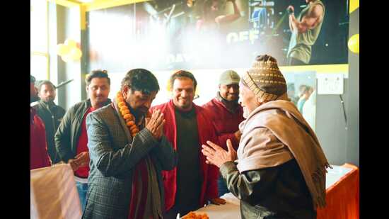 Minister Kaushal Kishore inaugurates first ‘New My Gym’ in Dubagga on Wednesday. (HT)
