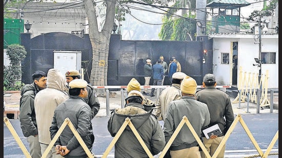Security personnel outside the residence of Arvind Kejriwal on Wednesday. (Vipin Kumar/HT Photo)