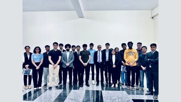 15,000 से अधिक कानून के छात्र, वकील, सरकारी अधिकारी, सीए, सीएस पेशेवर और अन्य लोग बीआर की पहल से लाभान्वित हुए हैं 15,000 से अधिक कानून के छात्र, वकील, सरकारी अधिकारी, सीए, सीएस पेशेवर और अन्य लोग बीआर की पहल से लाभान्वित हुए हैं