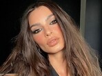 Emily Ratajkowski in reverse eye liner makeup look