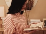 reading_book_office