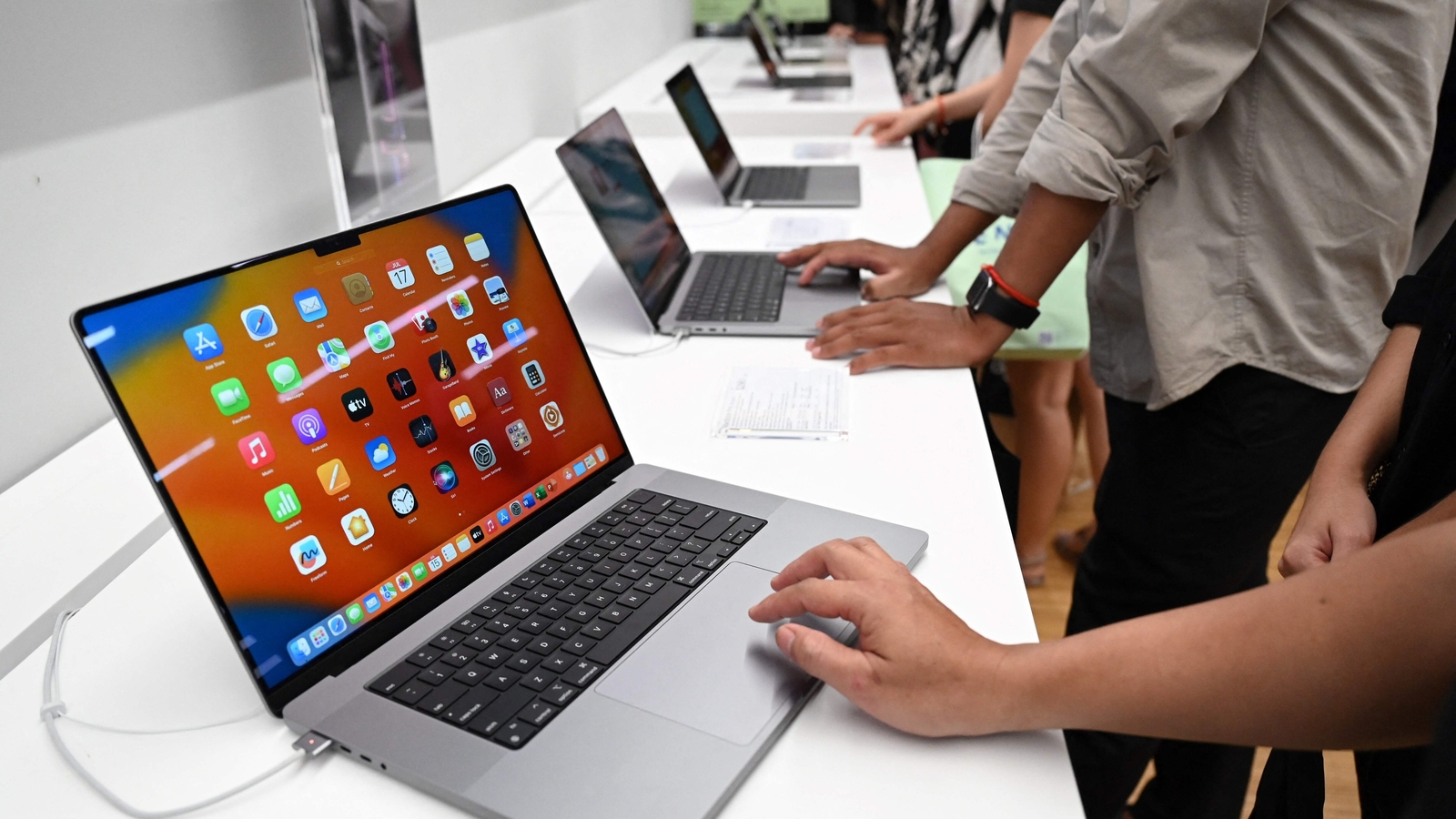 Bengaluru woman sues Apple after spilling coffee on MacBook. What happened next? - Vimarsana News