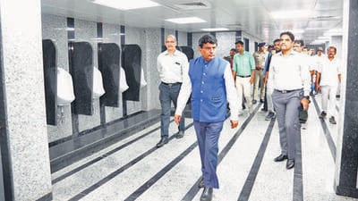 CSMT gets IR’s first AC odourless toilet block CSMT gets IR’s first AC odourless toilet block