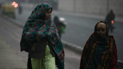 "Fog conditions observed (at 0830 hours IST of today): Very Dense fog over Jammu, Punjab, Haryana-Chandigarh, West Rajasthan,Uttar Pradesh, Bihar; Dense Fog over Delhi, Uttarakhand, East rajasthan, East Madhya Pradesh and Tripura and Moderate Fog over West MP, Odisha and Manipur. India" Meteorological Department (IMD) said.&nbsp; (HT Photo/Sanjeev Verma)