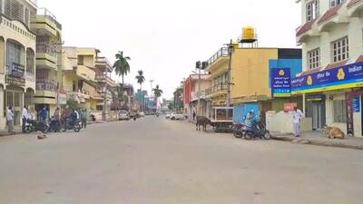 Nanjanagudu in Mysuru district observed a peaceful bandh on Thursday, in response to a call made by Hindu devotees protesting against the attempt to desecrate idols during a procession. (HT Photo) Nanjanagudu in Mysuru district observed a peaceful bandh on Thursday, in response to a call made by Hindu devotees protesting against the attempt to desecrate idols during a procession. (HT Photo)