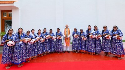 Prime Minister Narendra Modi with the artistes in Lakshadweep capital Kavaratti. (X/Narendra Modi) Prime Minister Narendra Modi with the artistes in Lakshadweep capital Kavaratti. (X/Narendra Modi)