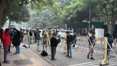 Police and journalists outside Arvind Kejriwal’s residence. (HT PHOTO) Police and journalists outside Arvind Kejriwal’s residence. (HT PHOTO)