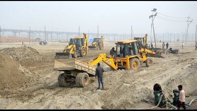 Preparations for the Magh Mela-2024 are underway on the banks of Sangam in Prayagraj (HT Photo)