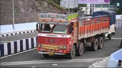 The move will bring respite from long traffic jams to the residents. The DCP has issued directions to install barricades to stop unauthorised entry of heavy commercial vehicles. (HT File)
