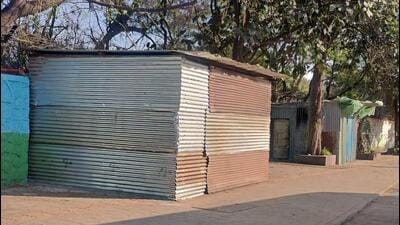 Two shelters have come up close to the boundary wall of the zoo near the Morebaug bus stand on the footpath. (Ravindra Joshi/HT PHOTO) Two shelters have come up close to the boundary wall of the zoo near the Morebaug bus stand on the footpath. (Ravindra Joshi/HT PHOTO)