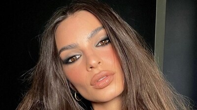 Emily Ratajkowski in reverse eye liner makeup look Emily Ratajkowski in reverse eye liner makeup look