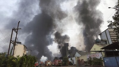 Fire in a chemical factory in Navi Mumbai. (Hindustan Times / Bachchan Kumar) Fire in a chemical factory in Navi Mumbai. (Hindustan Times / Bachchan Kumar)