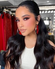Becky G opts for a colourful waterline eye makeup Becky G opts for a colourful waterline eye makeup