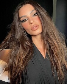 Emily Ratajkowski opts for reversed eye liner Emily Ratajkowski opts for reversed eye liner