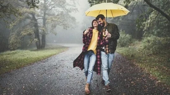 We should attend events and meetups that are aligned with our interests. This will help us to seek people who believe in the same things that we do.&nbsp;(Unsplash)