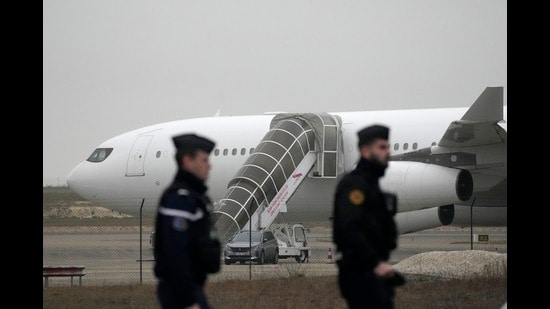 Flight from France: Deportees ‘hesitant’ to reach out, say cops (AP)