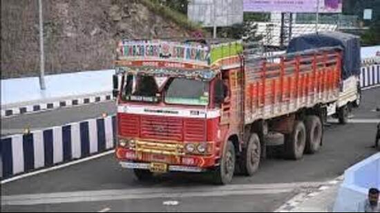 The move will bring respite from long traffic jams to the residents. The DCP has issued directions to install barricades to stop unauthorised entry of heavy commercial vehicles. (HT File)