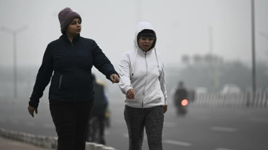 A dense fog over Northern and North-eastern parts of the country resulted in very low visibility, affected normal life and delayed flight operations on Thursday morning.&nbsp;(HT Photo/Sanjeev Verma)
