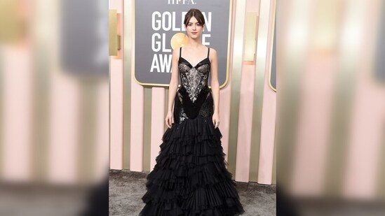 Daisy Edgar-Jones exuded bold elegance in a plunging corset-embellished gown with a ruffle floor-length skirt.&nbsp;(Pinterest)