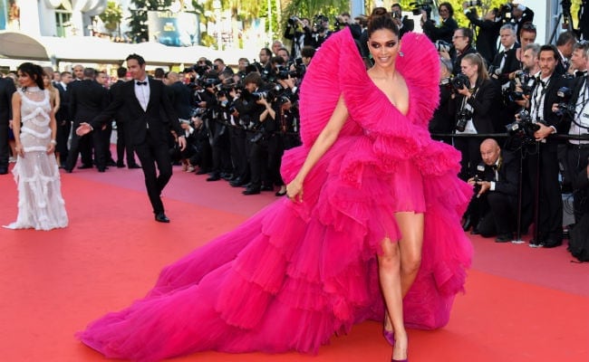 deepika padukone birthday dress Deepika Padukone makes a glamorous entrance at Shahrukh Khan's birthday bash, stunning everyone in a floral crystal mini dress : Bollywood News