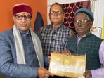 Iqbal Ansari, a litigant in the Ram Janmabhoomi-Babri Masjid case, receives the invite for the Ram Temple consecration ceremony.