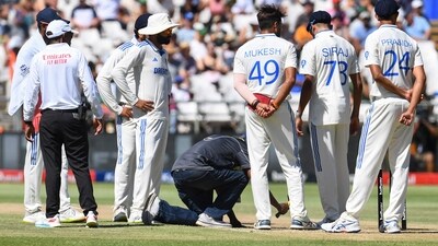 India's Mukesh Kumar (C) looks on as a groundsman services the Newlands pitch during IND vs SA 2nd Test (AFP) India's Mukesh Kumar (C) looks on as a groundsman services the Newlands pitch during IND vs SA 2nd Test (AFP)