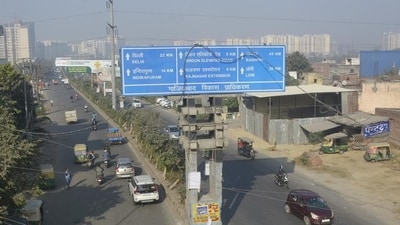 The Raj Nagar Extension Road from where traffic comes in from Mohan Nagar area of Hindon in Ghaziabad. (Sakib Ali/ HT Photo)
