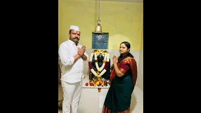In April 2023, Sharad’s wife Swati Mohol (R) joined the Bharatiya Janata Party (BJP) in the presence of the then minister Chandrakant Patil (HT PHOTO)