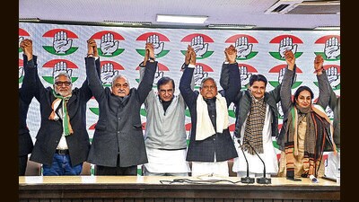 Newly joined Congress leaders Nirmal Singh (left) and Chitra Sarwara (right) hold hands with party leaders Bhupinder Singh Hooda, Deepender Singh Hooda, Haryana party in charge Deepak Babaria and party state chief Udai Bhan during a press conference at the party headquarters in New Delhi on Friday. (ANI) Newly joined Congress leaders Nirmal Singh (left) and Chitra Sarwara (right) hold hands with party leaders Bhupinder Singh Hooda, Deepender Singh Hooda, Haryana party in charge Deepak Babaria and party state chief Udai Bhan during a press conference at the party headquarters in New Delhi on Friday. (ANI)