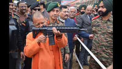 UP CM Yogi Adityanath inspecting a rifle at ‘Know Your Army’ festival in Lucknow on January 5. (Sourced)