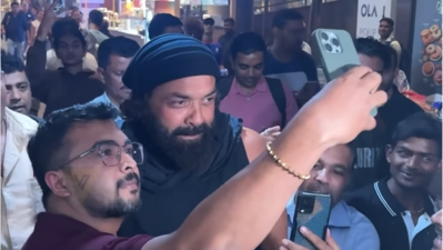 Bobby Deol at Mumbai airport. (Viral Bhayani) Bobby Deol at Mumbai airport. (Viral Bhayani)