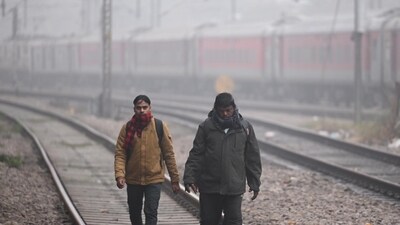 The Indian Railways in a statement said over 22 trains to the city from various parts of the country are running late due to fog conditions in the northern region. (HT Photo/Raj K Raj) The Indian Railways in a statement said over 22 trains to the city from various parts of the country are running late due to fog conditions in the northern region. (HT Photo/Raj K Raj)