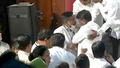 BJP MLA slaps police constable BJP MLA slaps police constable