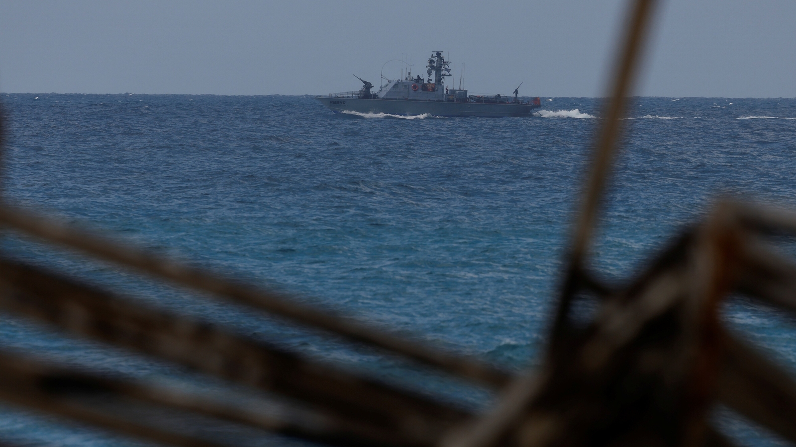 UK reports of 6 craft approaching vessel near Yemen: 'No weapons sighted' | World News - Vimarsana News