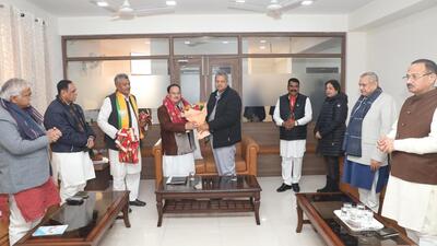 BJP’s local unit president Jatinder Pal Malhotra welcoming national party president Jagat Prakash Nadda in the presence on Chandigarh MP Kirron Kher. (HT Photo)