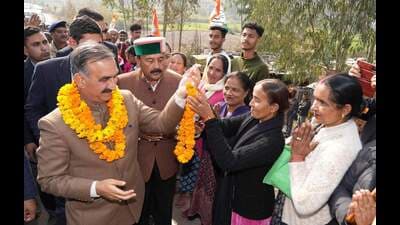 Chief minister Sukhvinder Singh Sukhu being welcomed during his visit to Sirmaur district’s Nahan. (HT Photo) Chief minister Sukhvinder Singh Sukhu being welcomed during his visit to Sirmaur district’s Nahan. (HT Photo)