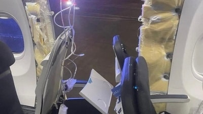 Shattered window on Alaska Airlines' Boeing 737 MAX prompts safe landing. Photographer (X) Shattered window on Alaska Airlines' Boeing 737 MAX prompts safe landing. Photographer (X)