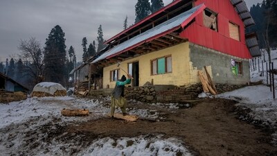 During "Chilla-i-Kalan," the likelihood of snowfall is at its peak, with most areas, especially higher elevations, experiencing heavy snowfall. (AP) During "Chilla-i-Kalan," the likelihood of snowfall is at its peak, with most areas, especially higher elevations, experiencing heavy snowfall. (AP)