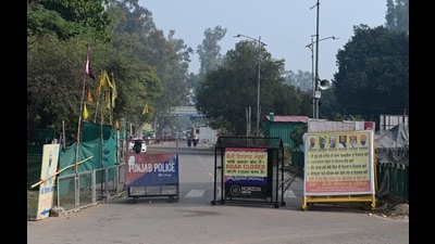One side of the road towards Chandigarh’s Sector 51 near YPS Chowk remains blocked, impeding smooth movement of traffic. (Ravi Kumar/HT) One side of the road towards Chandigarh’s Sector 51 near YPS Chowk remains blocked, impeding smooth movement of traffic. (Ravi Kumar/HT)