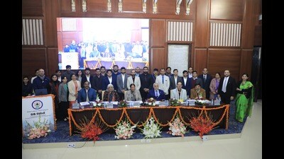 SIB SHInE fellows along with their mentors (Sourced Image) SIB SHInE fellows along with their mentors (Sourced Image)