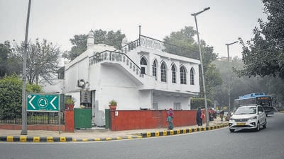 Sunehri Bagh Masjid on Motilal Nehru Marg, near Central Secretariat in New Delhi on Friday. (Raj K Raj/HT Photo) Sunehri Bagh Masjid on Motilal Nehru Marg, near Central Secretariat in New Delhi on Friday. (Raj K Raj/HT Photo)