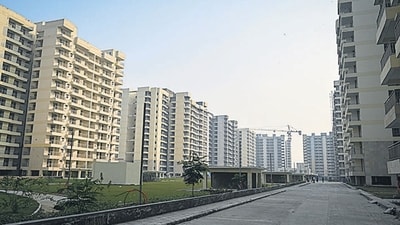 These penthouses — four-bedroom duplex apartments in Dwarka Sector 19B with a plinth area of 424 sqm — had a hefty reserve price of ₹5 crore. (Sanchit Khanna/HT Photo) These penthouses — four-bedroom duplex apartments in Dwarka Sector 19B with a plinth area of 424 sqm — had a hefty reserve price of ₹5 crore. (Sanchit Khanna/HT Photo)